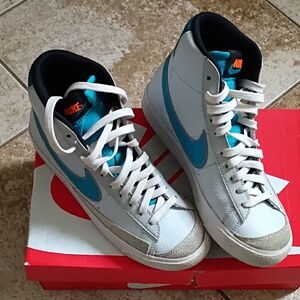 Nike Men's Teal and Gray High-Top Sneakers